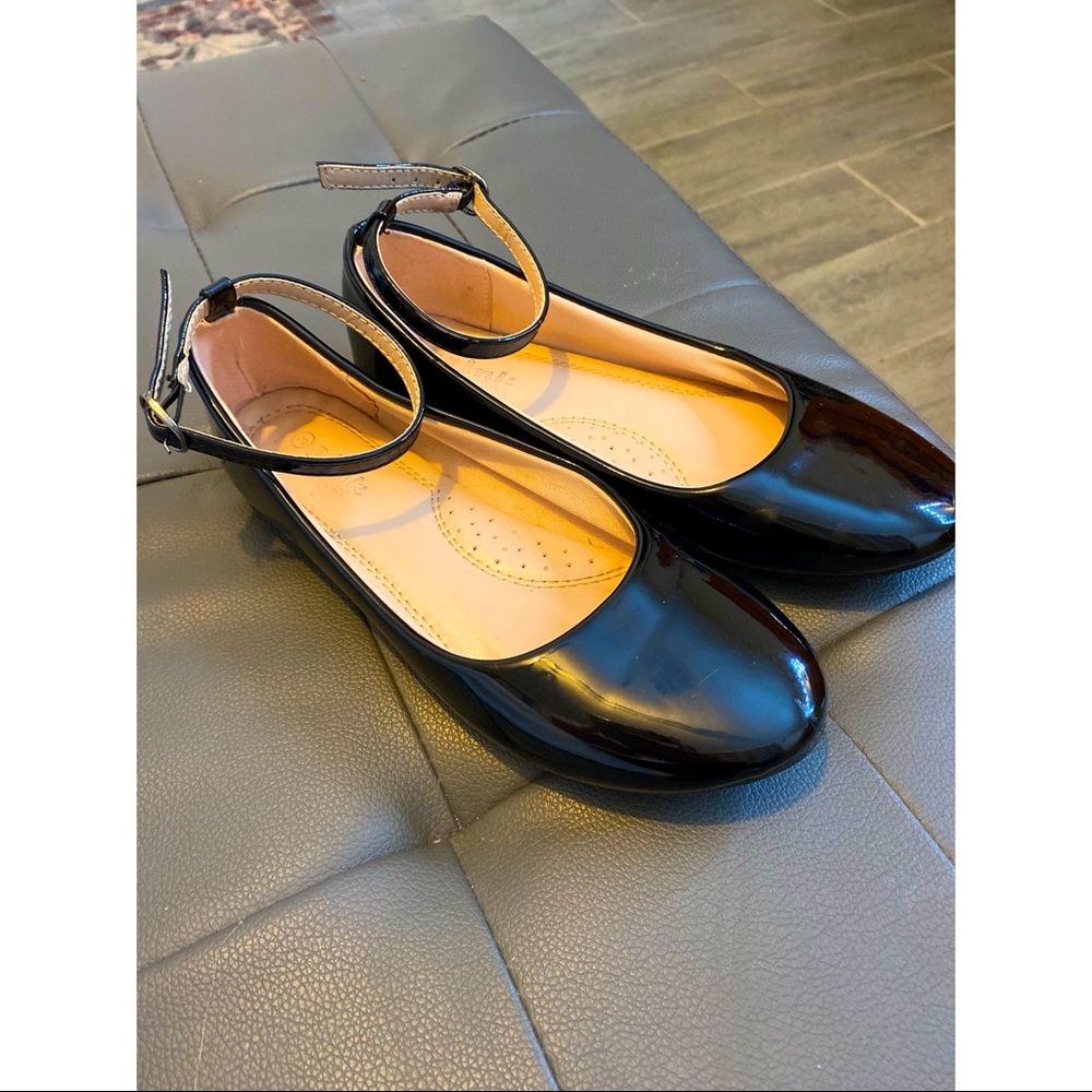 Girls flats